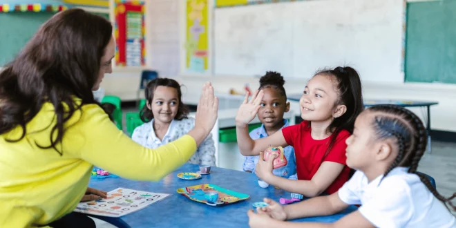 Bagaimana Menerapakan Experiential Learning Dalam Pembelajaran Bersama Dengan Guru Lain