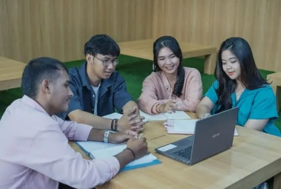 Dampak negatif media sosial bagi mahasiswa