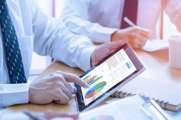 Kelebihan anggaran fleksibel dibanding anggaran tetap